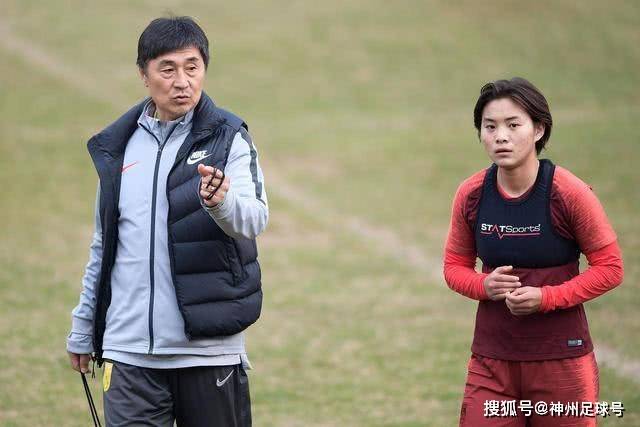 记者：维尔贝克和切尔西谈妥个人条款，布莱顿不会阻挠球员离队